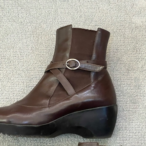 French leather boots bought in Paris from Louboutin factory, size 40. - Picture 2 of 10